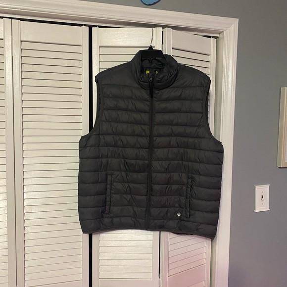 Xersion‎ Vest SZ XL - Picture 1 of 4